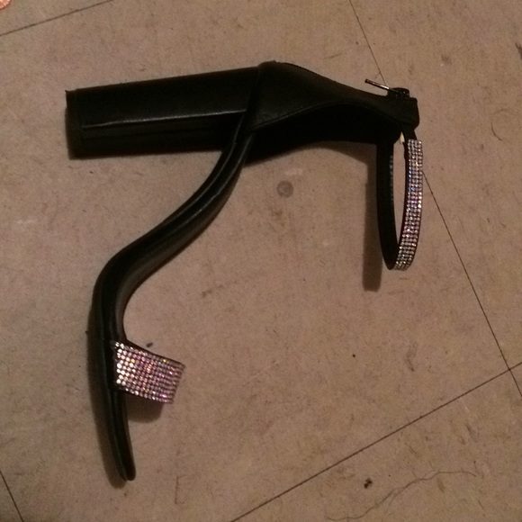 Black studded leather heals - Picture 2 of 2